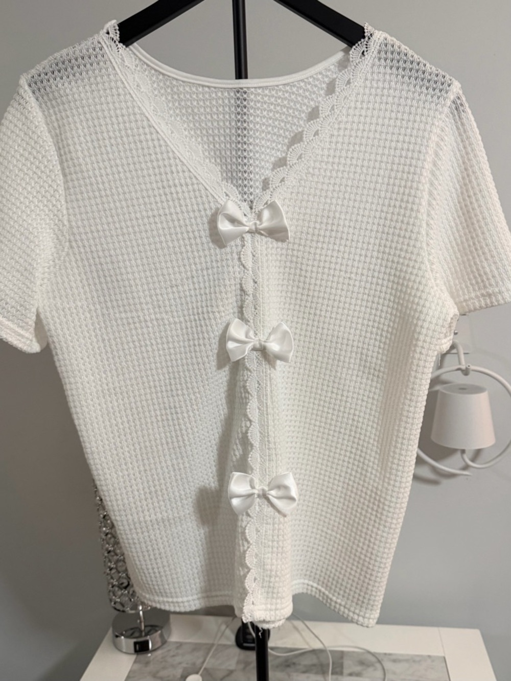 Source Unknown White Textured Knit Top with Bow Accents